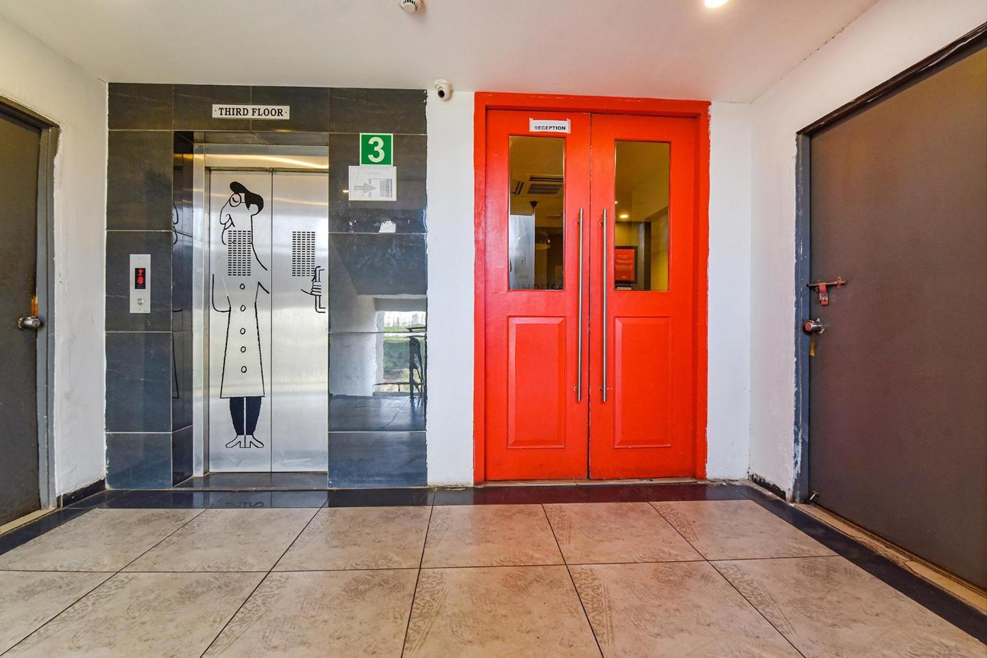 Fabhotel Ny Townhouse Αχμπανταμπάντ Εξωτερικό φωτογραφία